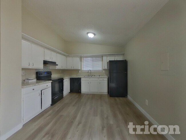 Photo - 3127 Moonbeam Cir S