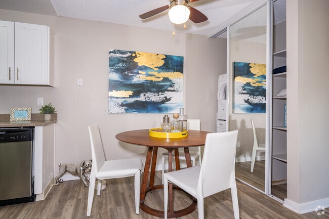2BR, 2BA - 896SF - Dining Room