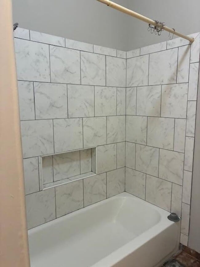 Photo - Spacious 1 bedroom/ 1 bath unit in Midtown...