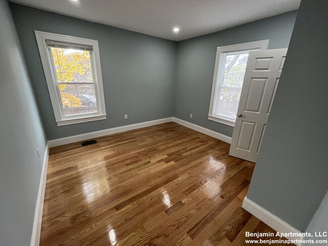 Photo - 372 Oxford St Unit 2