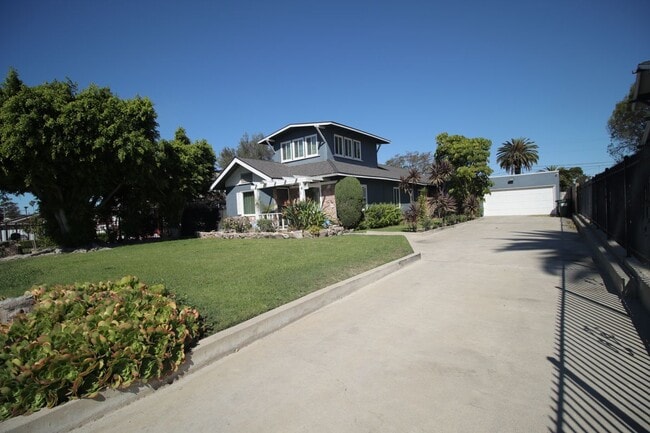 Photo - 341 W 124th St