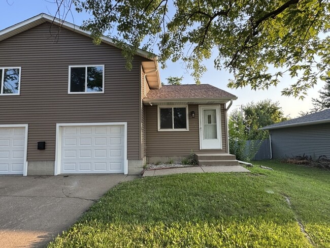 Photo - 110 W 46th St