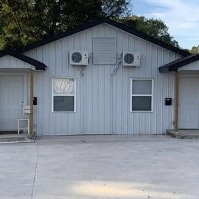 Building Photo - 1116 W 39th St Unit 1