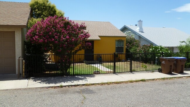 160 S 4th St