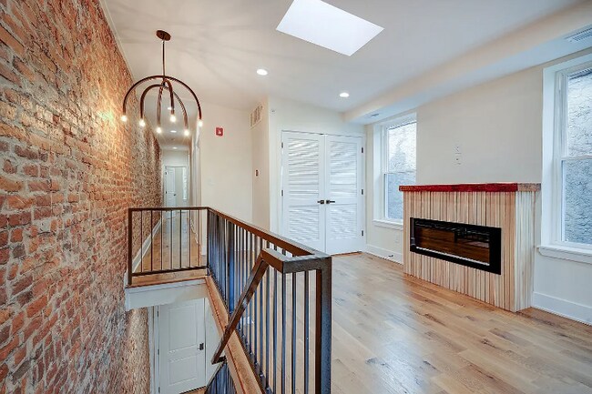 Photo - 2836 W Diamond St Unidad B207