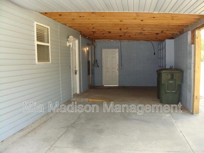 Photo - 401 Woodley Rd