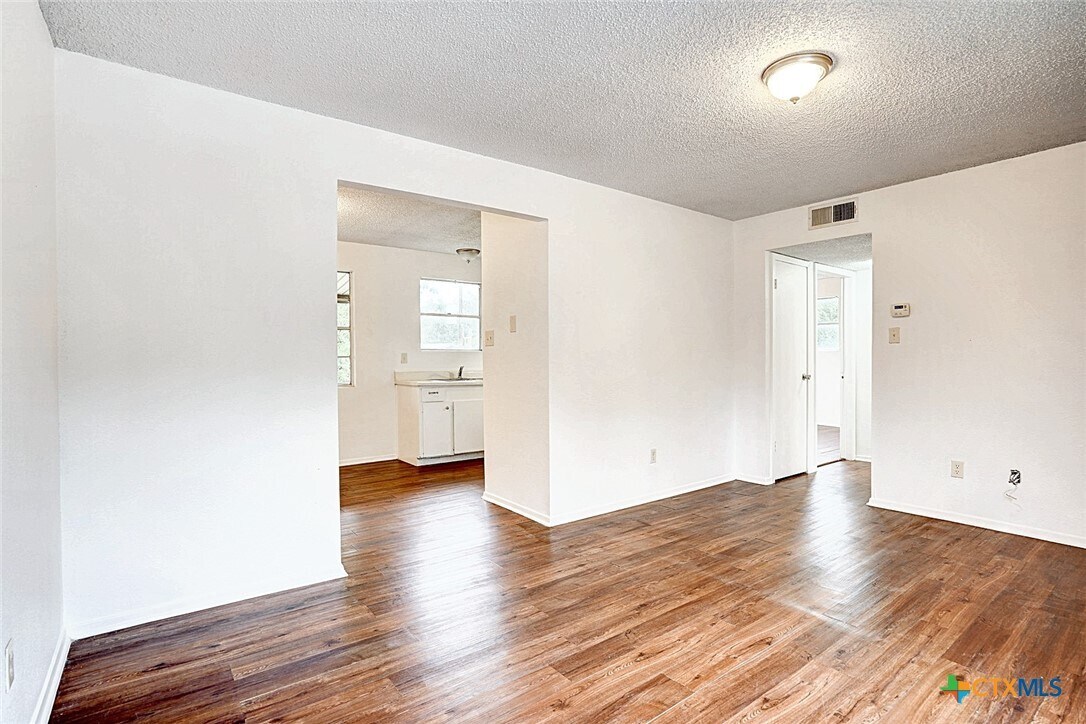 Photo - 728 Old Martindale Rd