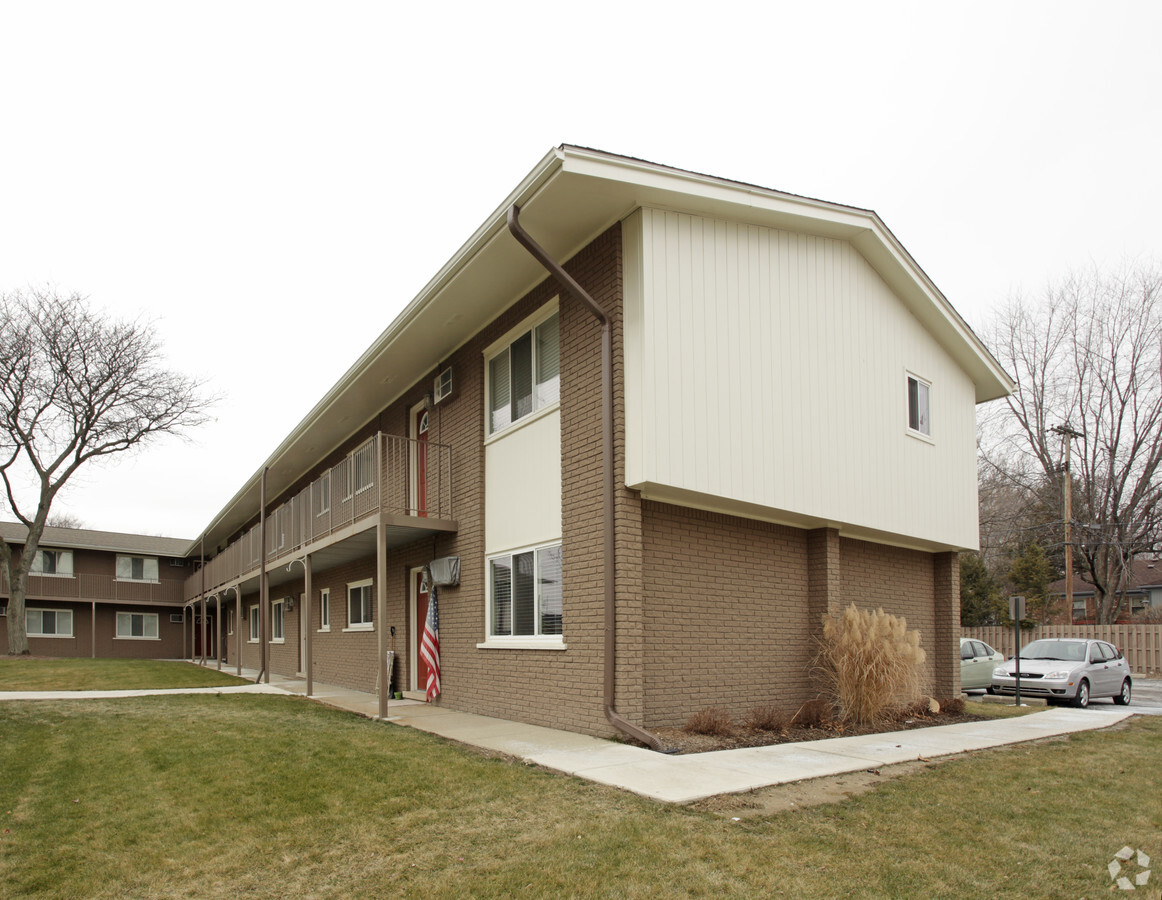Plymouth Crossigns - Plymouth Crossings Apartments