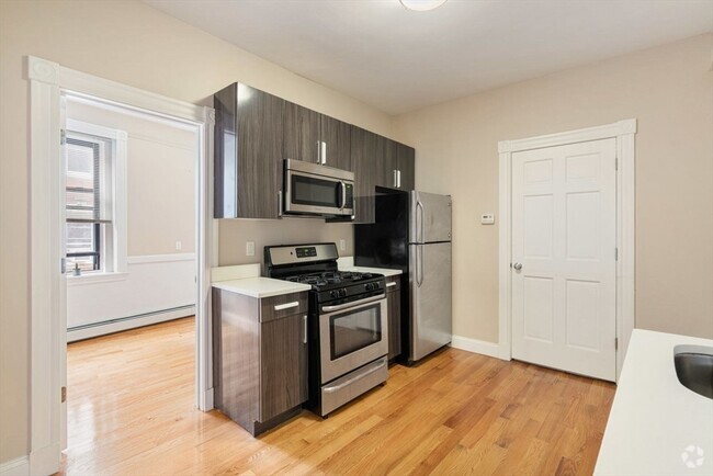 Building Photo - 155 Salem St Unit 4 Rental