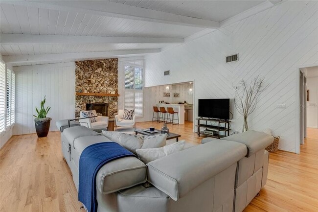 Photo - 315 Sweet Bay Ave