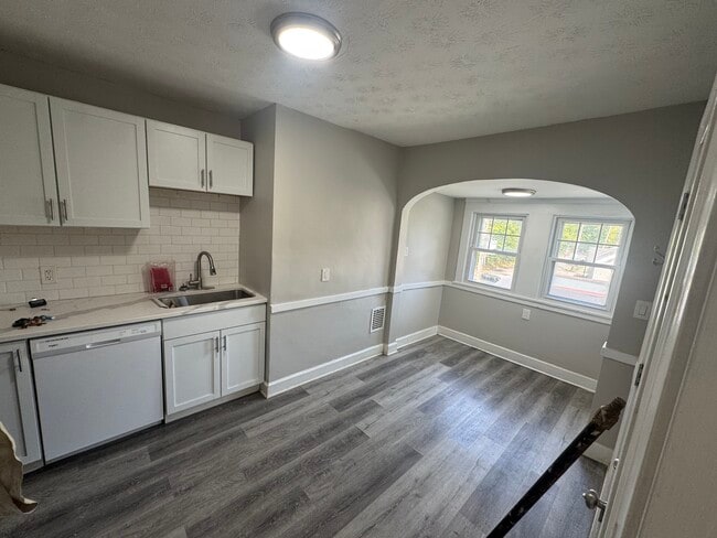 Building Photo - 1335 West Blvd Unit 2