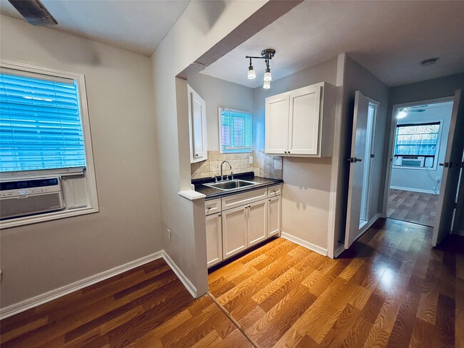 Photo - 3921 Woodleigh St