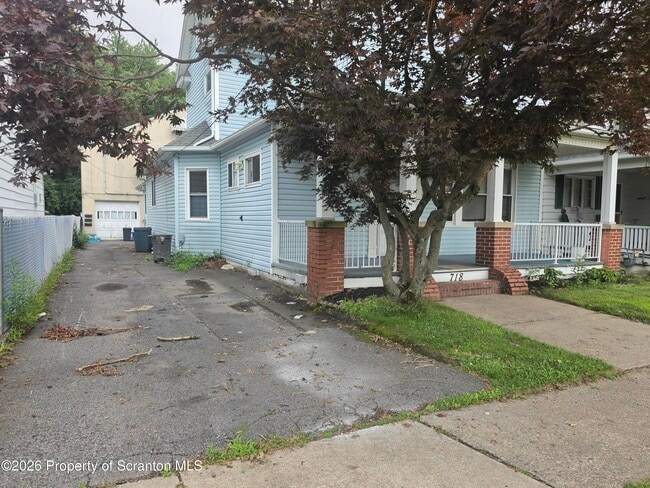 Photo - 718 Boulevard Ave