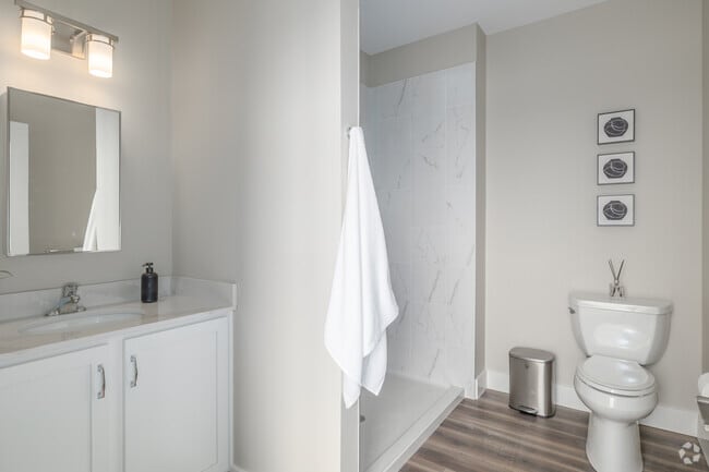 2BR, 2BA - 1,043SF - Primary Bathroom
