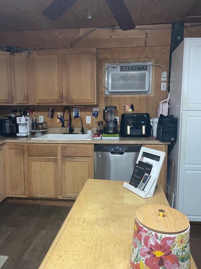 Photo - Beautiful 1Bedroom Bungalow next to Lake Hutchinson in Keystone Heights, FL