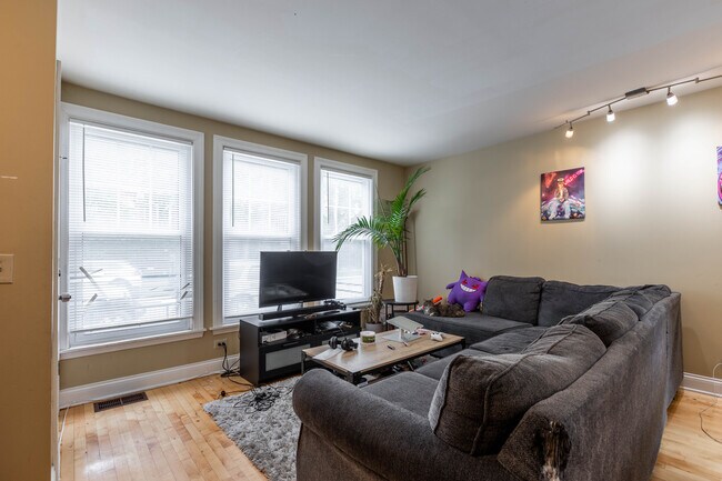 Photo - 1059 W Fry St Unit 1