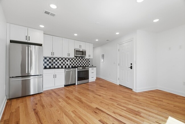 Photo - 14 W 49th St