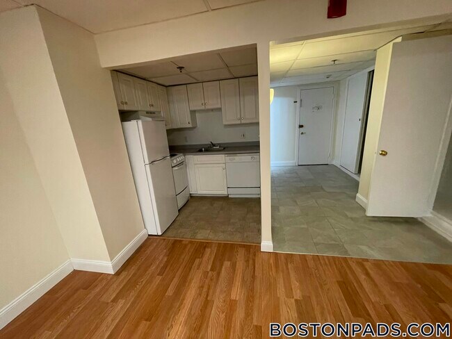 62 Boylston St Unidad L04