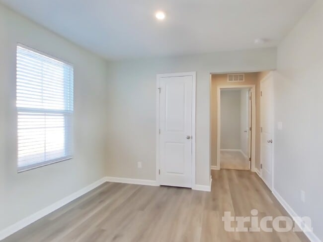 Photo - 2108 Somersby Trl