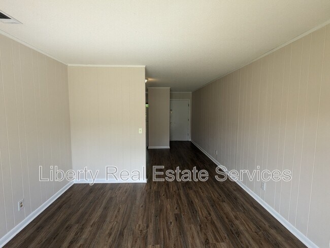Photo - 979 Live Oak Dr