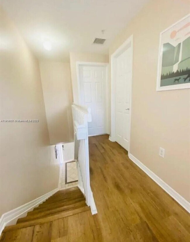 Photo - 821 SW 2nd St Unit 5