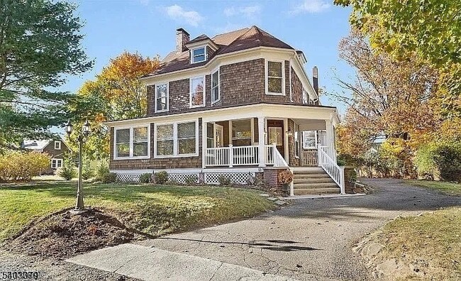 Building Photo - 510 Center St