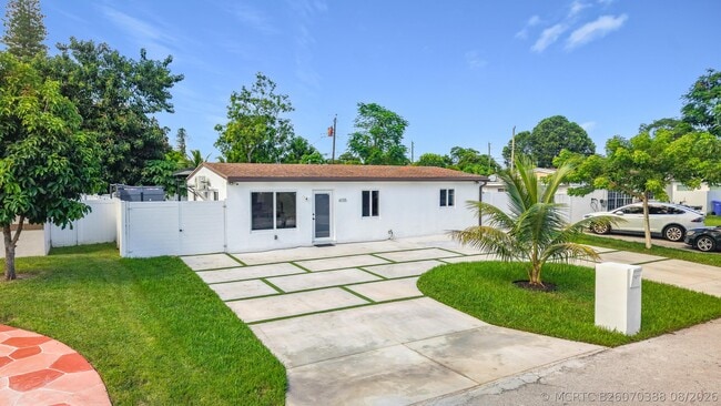 Building Photo - 6135 NW 24th Ct