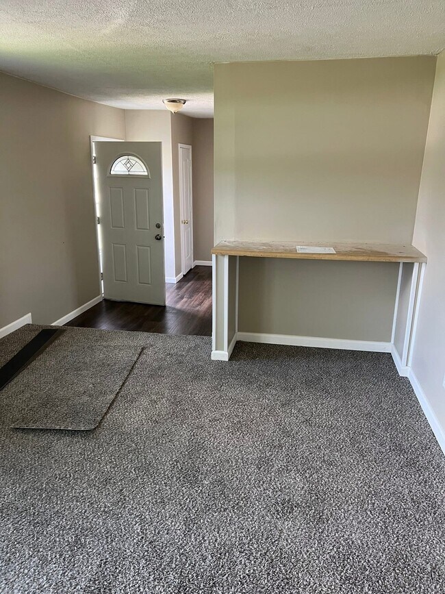 Photo - 725 W Maple St