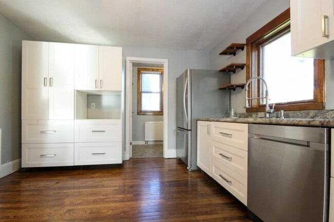 Photo - 411 Columbus Ave N