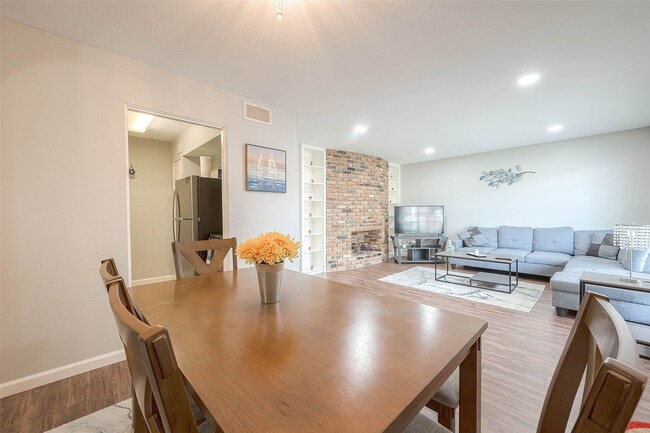 Photo - 2121 Fountain View Dr