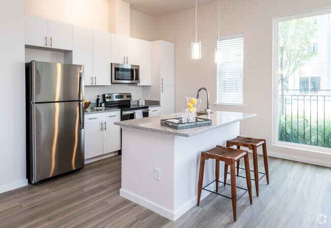 2HAB, 2BA - 1,167 ft² - Center West