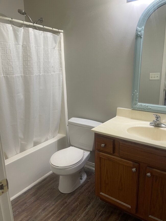 Photo - 406 Camden Cir