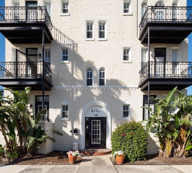 Building Photo - The Ritz Unit R 04