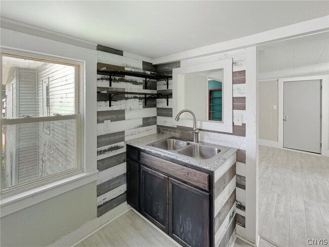 Photo - 262 W 4th St S