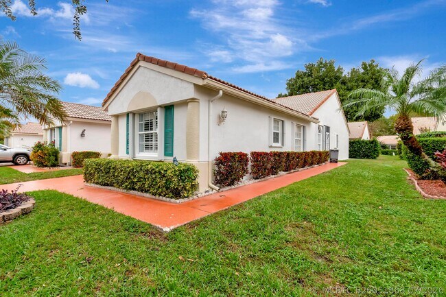 Photo - 6129 Heliconia Rd