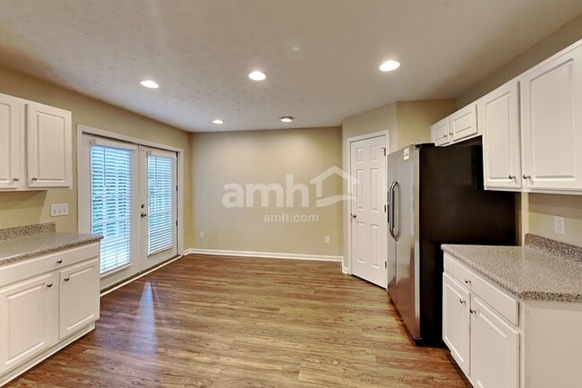 Photo - 308 Sam Cobb Pl