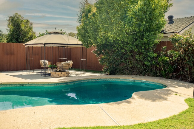 Photo - 7439 Leescott Ave