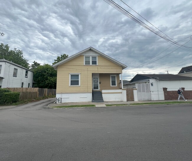 Photo - 673 S 27th St