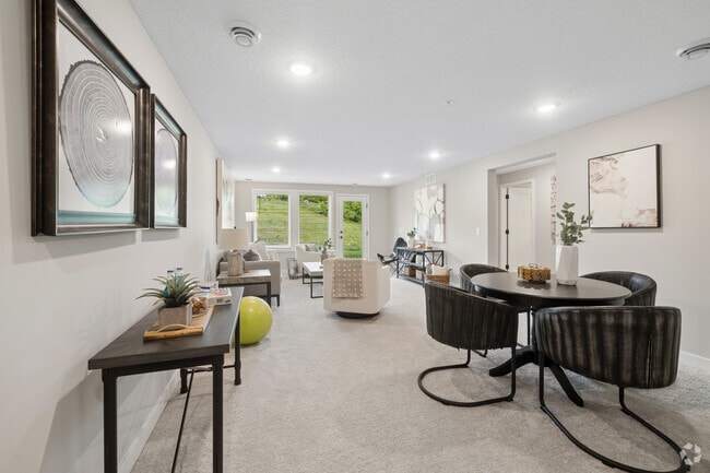 4BR, 3.5BA - 2896SF - Famiily Room