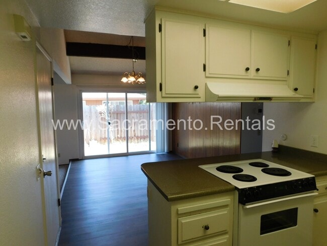 Photo - Orangevale 2bd/1ba Duplex with Garage