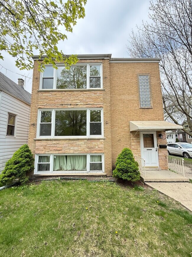 Building Photo - 3658 N Laramie Ave