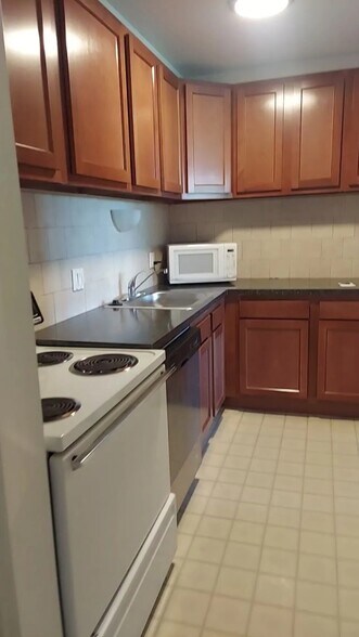 apt 110,209 Kitchen