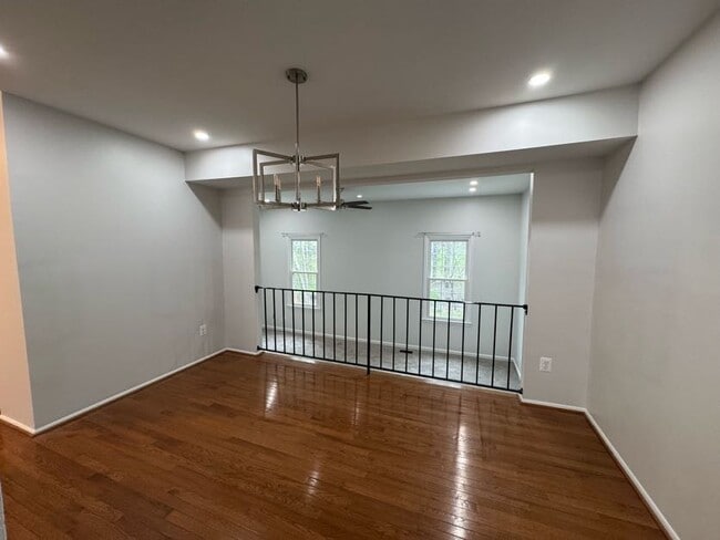 Photo - 5215 Lonsdale Dr