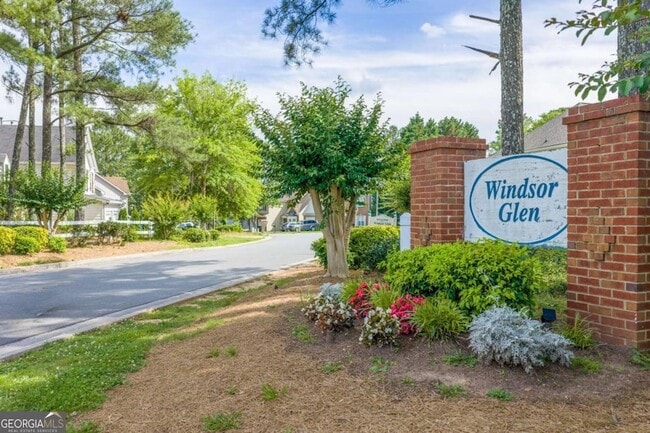 Photo - 4392 Windmoor Dr NW