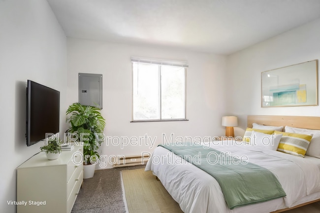 Photo - 14206 NE Sandy Blvd