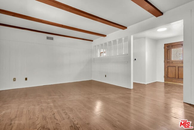 Photo - 9322 Lasaine Ave