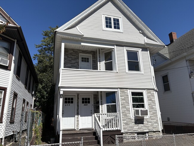 Building Photo - 679 Shelton St Unit 2