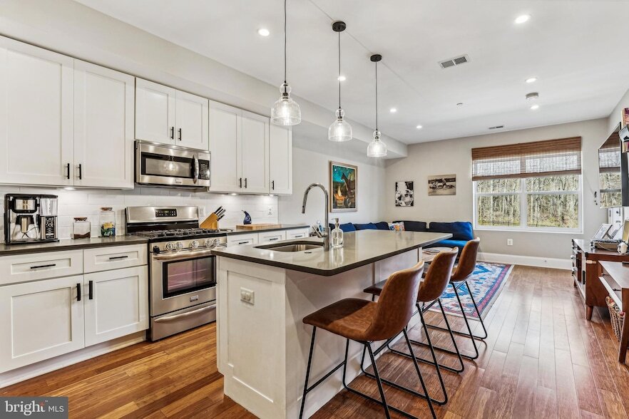 Photo - 2221 M St NE