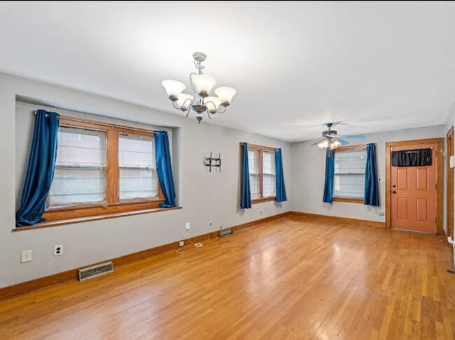 Photo - 423 Putnam Ave