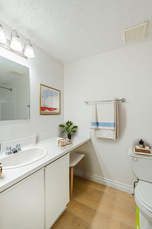 Photo - 3908 Centre a St NE